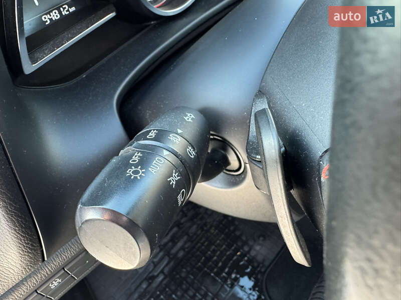 Седан Mazda 3 2016 в Киеве