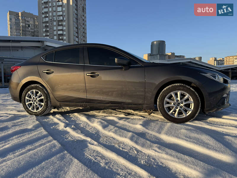 Седан Mazda 3 2016 в Киеве