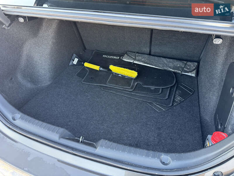 Седан Mazda 3 2016 в Киеве