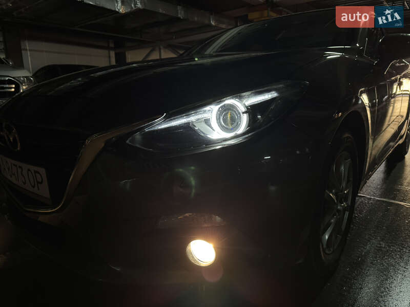Седан Mazda 3 2016 в Киеве