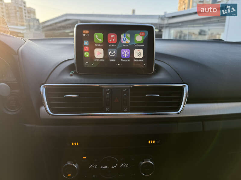 Седан Mazda 3 2016 в Киеве