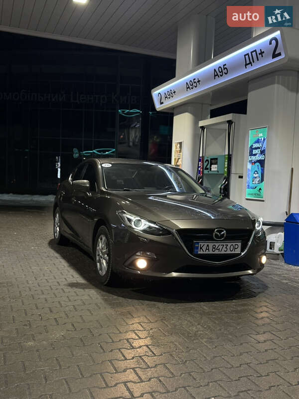 Седан Mazda 3 2016 в Киеве