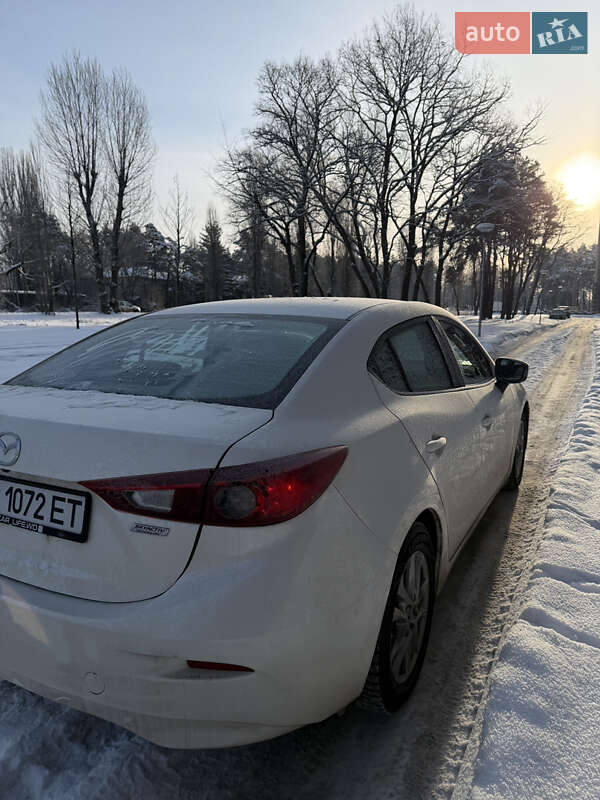Седан Mazda 3 2015 в Чернигове
