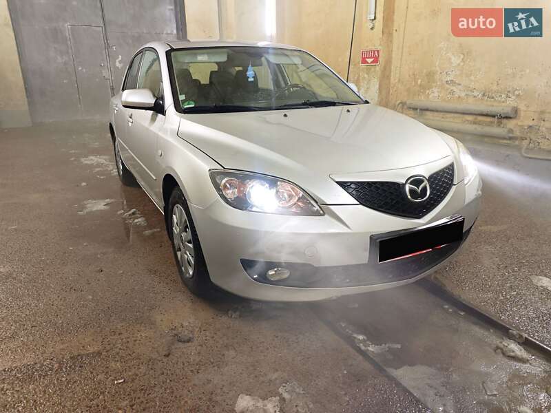 Хетчбек Mazda 3 2006 в Сарнах