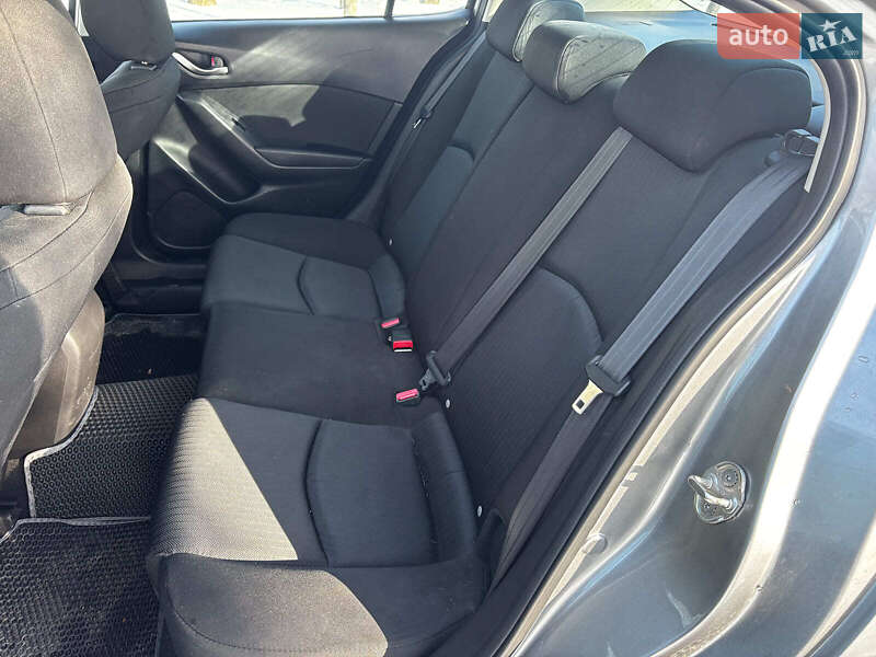 Седан Mazda 3 2016 в Запоріжжі