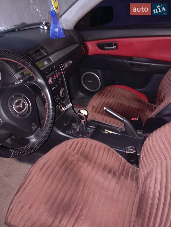 Седан Mazda 3 2005 в Доманевке