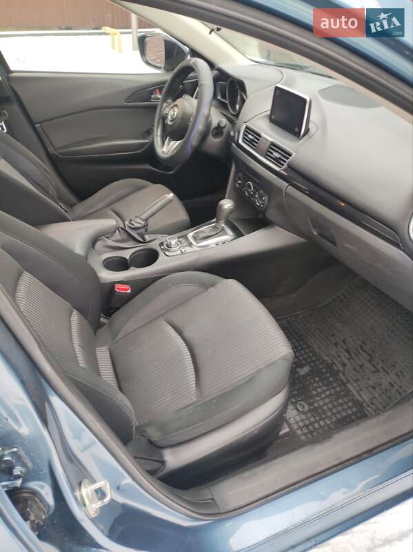 Седан Mazda 3 2016 в Черкасах