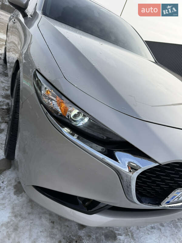 Седан Mazda 3 2024 в Коломые