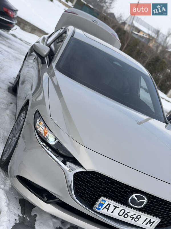 Седан Mazda 3 2024 в Коломые
