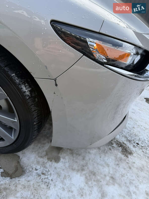 Седан Mazda 3 2024 в Коломые