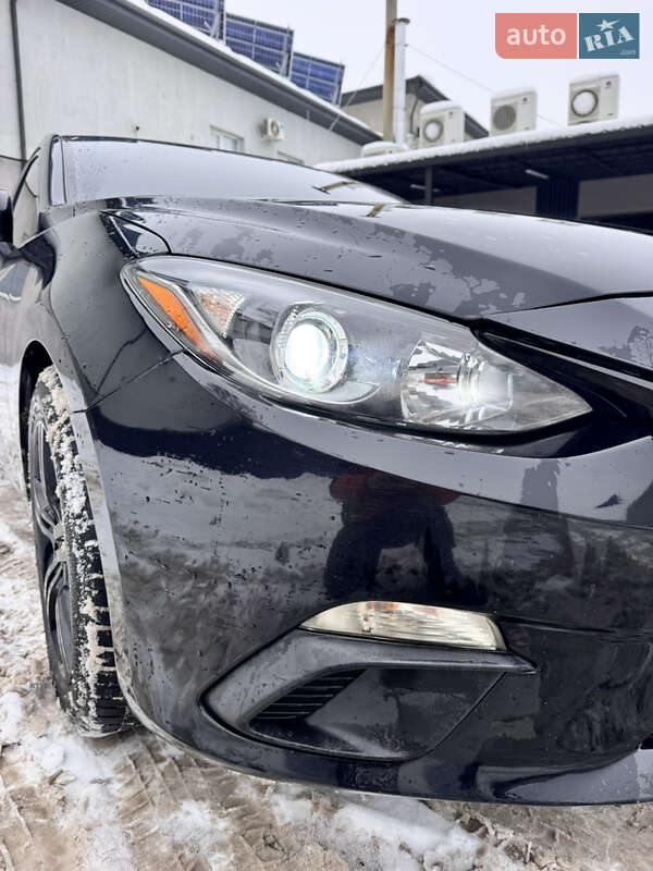 Хетчбек Mazda 3 2015 в Чернівцях