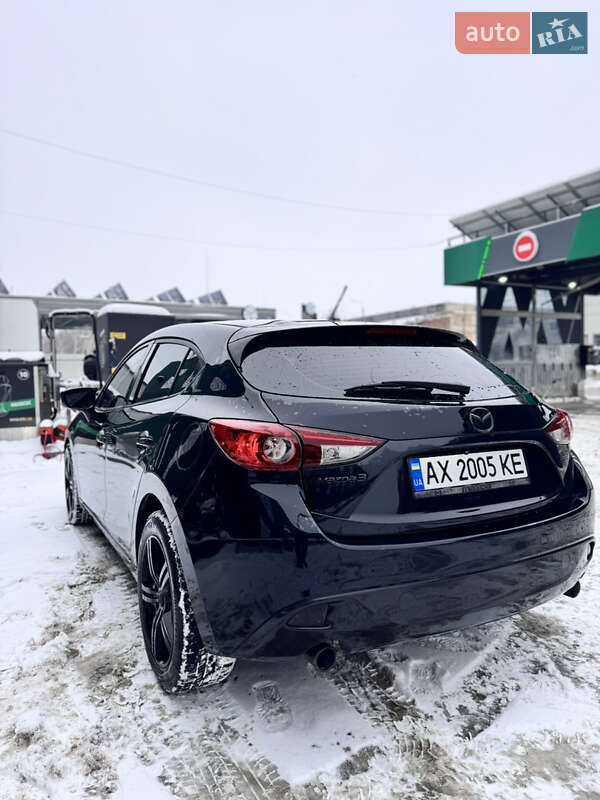 Хетчбек Mazda 3 2015 в Чернівцях