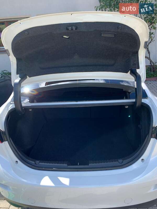 Седан Mazda 3 2017 в Миколаєві