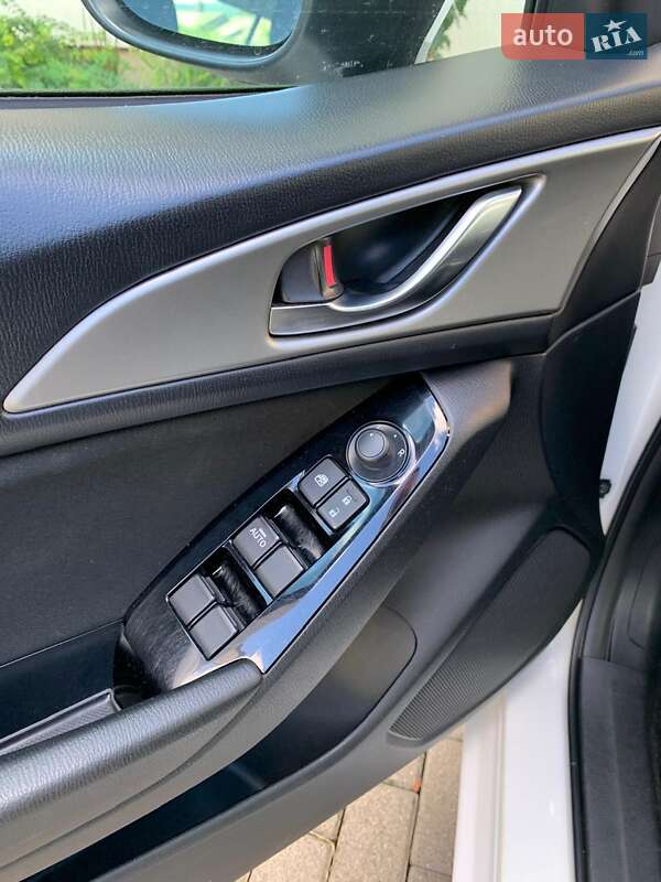 Седан Mazda 3 2017 в Миколаєві