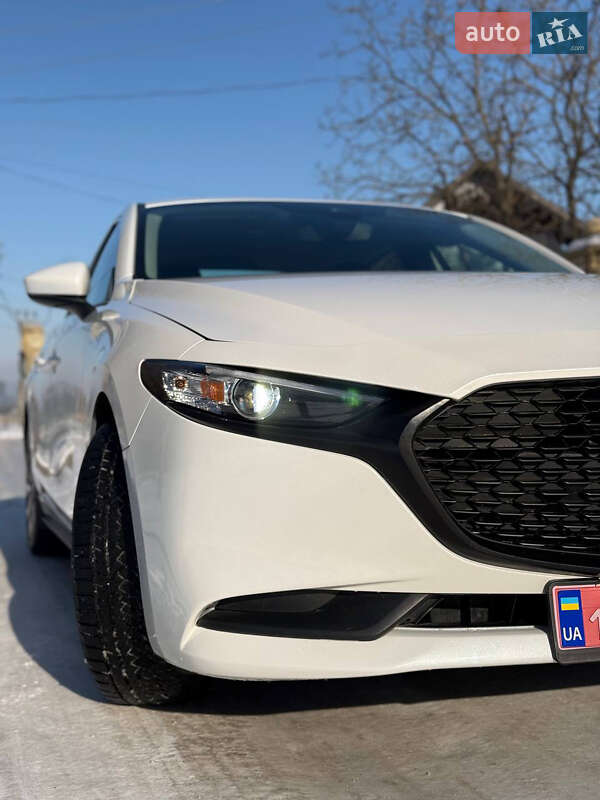Седан Mazda 3 2023 в Косове