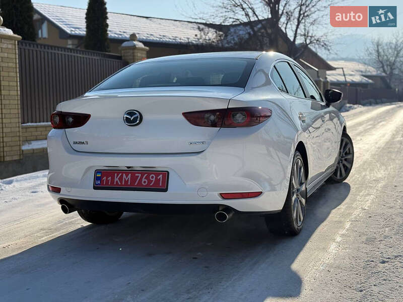 Седан Mazda 3 2023 в Косове