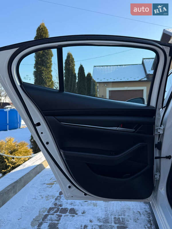 Седан Mazda 3 2023 в Косове