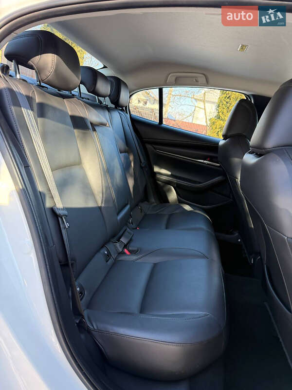 Седан Mazda 3 2023 в Косове