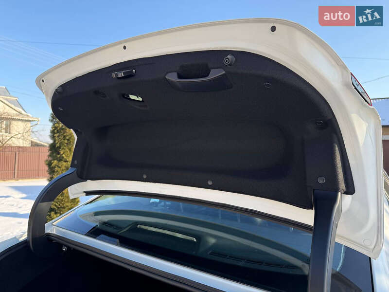 Седан Mazda 3 2023 в Косове