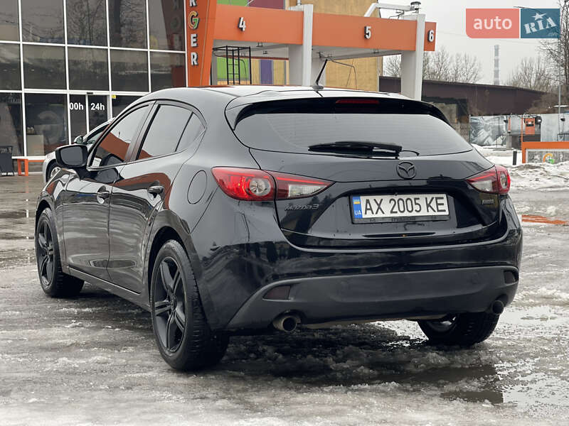 Хетчбек Mazda 3 2015 в Чернівцях