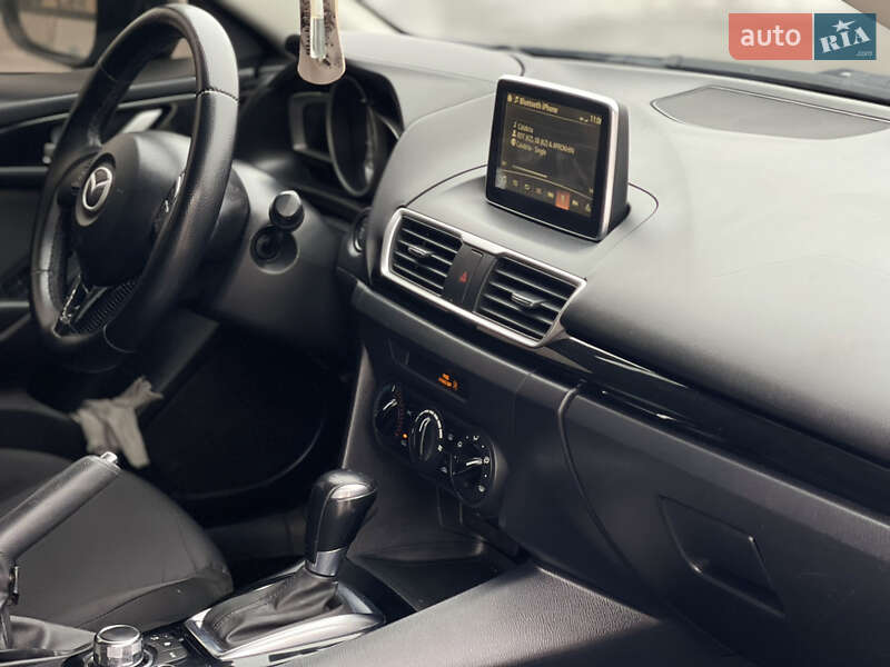 Хетчбек Mazda 3 2015 в Чернівцях