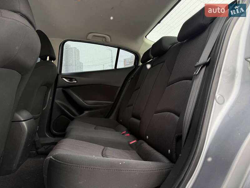 Седан Mazda 3 2016 в Киеве