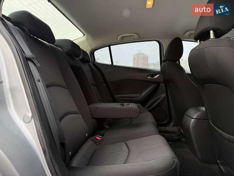 Седан Mazda 3 2016 в Киеве