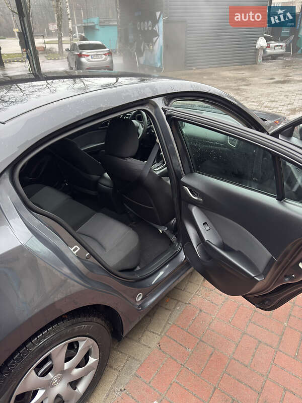 Седан Mazda 3 2014 в Запоріжжі