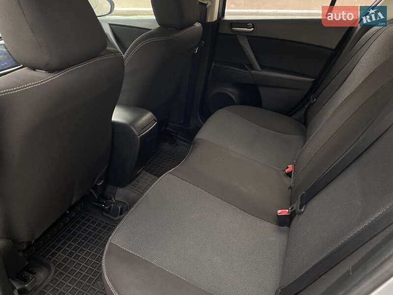 Седан Mazda 3 2013 в Миколаєві
