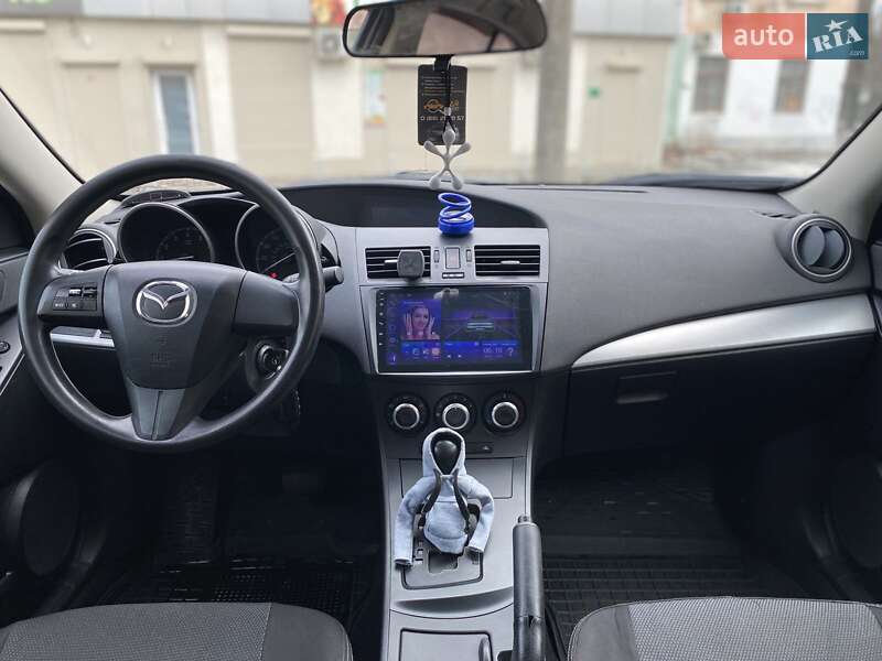 Седан Mazda 3 2013 в Миколаєві