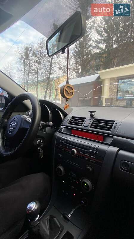 Седан Mazda 3 2004 в Гадячі