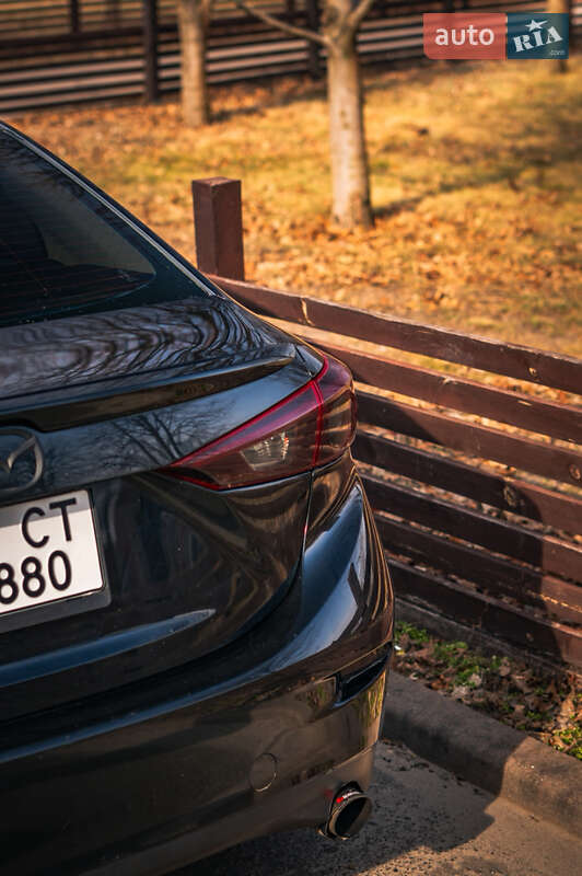 Седан Mazda 3 2015 в Миргороді