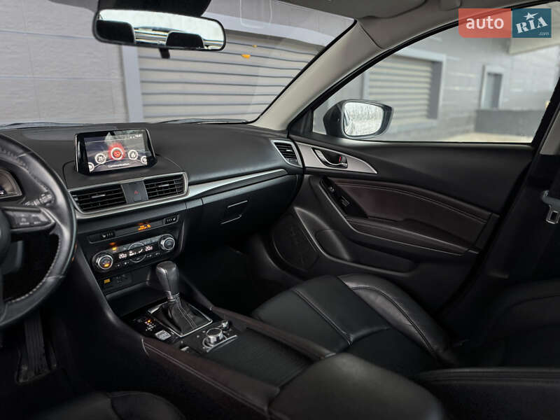 Хэтчбек Mazda 3 2018 в Киеве