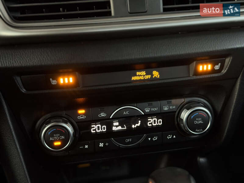 Хэтчбек Mazda 3 2018 в Киеве