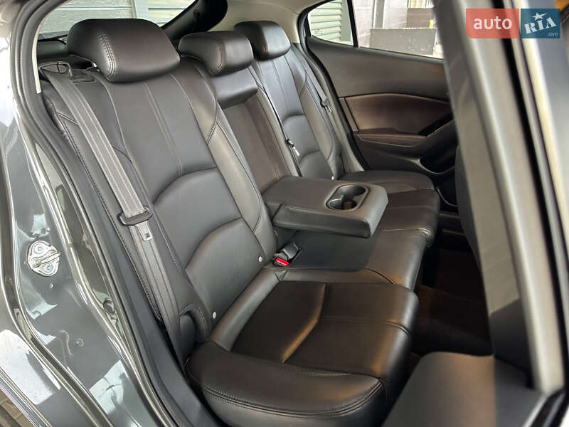 Хэтчбек Mazda 3 2018 в Киеве