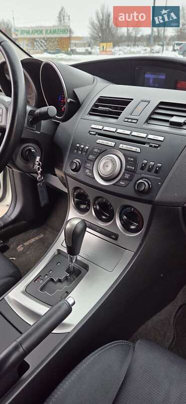 Седан Mazda 3 2010 в Дніпрі