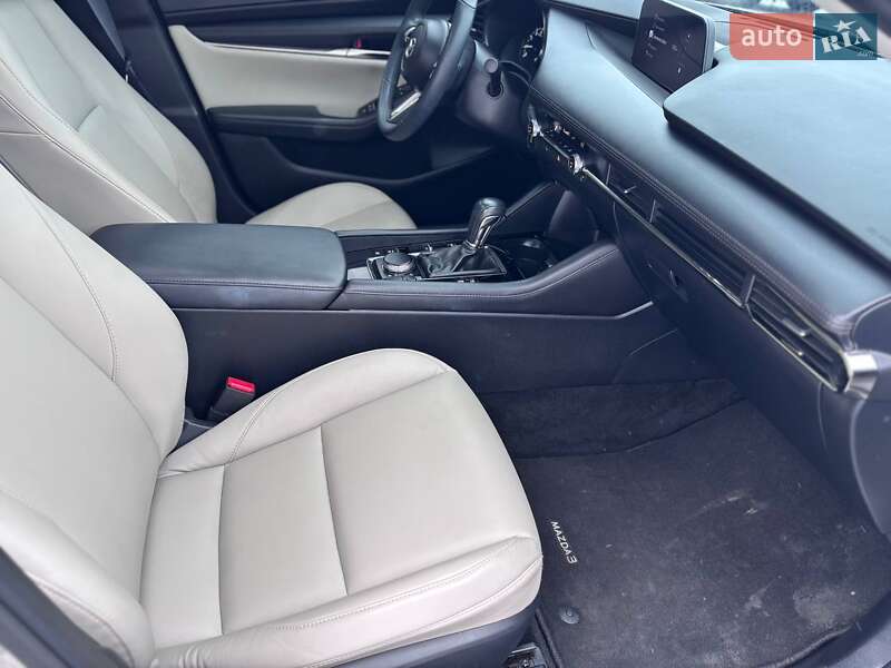 Седан Mazda 3 2024 в Коломые