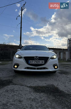 Седан Mazda 3 2014 в Ужгороде