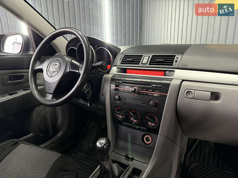 Хэтчбек Mazda 3 2005 в Тячеве