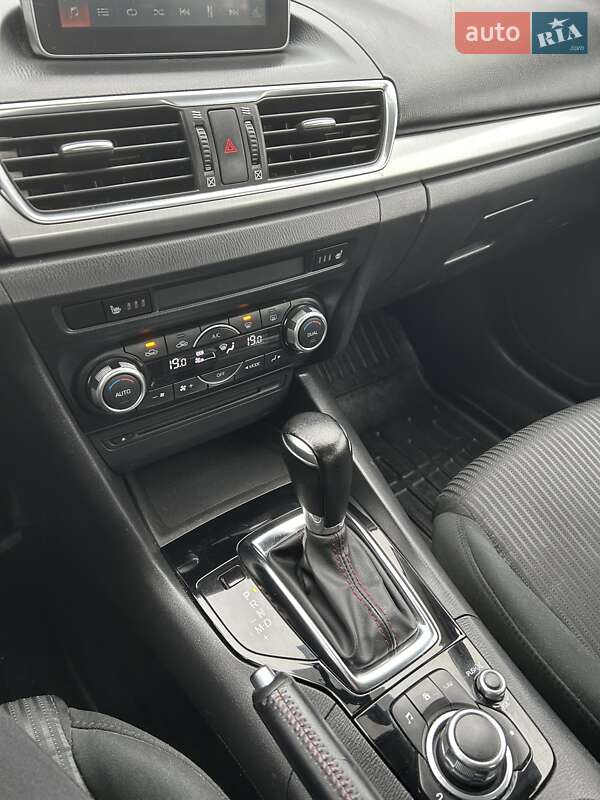 Седан Mazda 3 2015 в Івано-Франківську