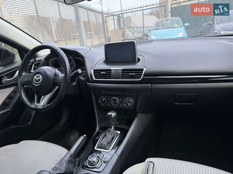 Седан Mazda 3 2015 в Запоріжжі