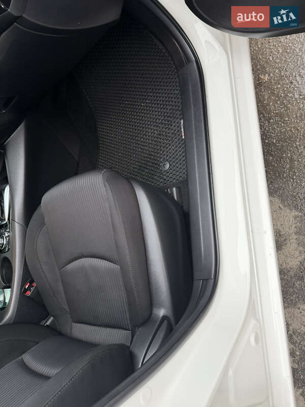 Седан Mazda 3 2016 в Полтаве