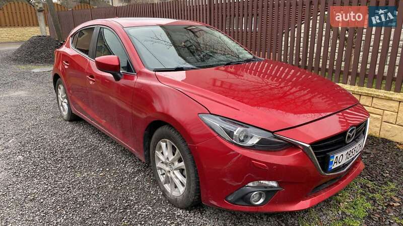 Седан Mazda 3 2016 в Ужгороде