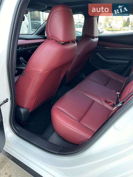 Хэтчбек Mazda 3 2024 в Киеве