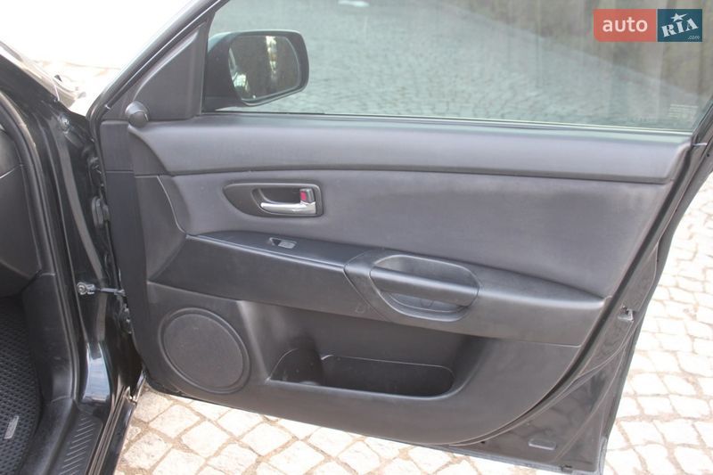 Седан Mazda 3 2006 в Жовкве