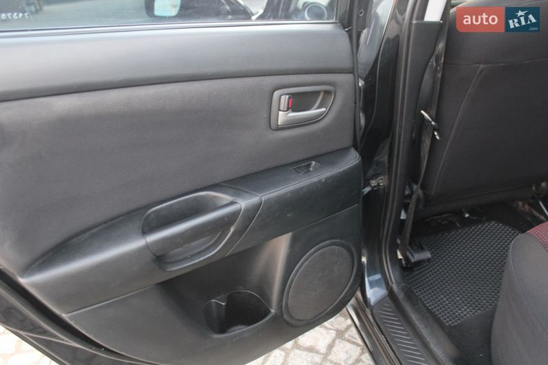 Седан Mazda 3 2006 в Жовкве