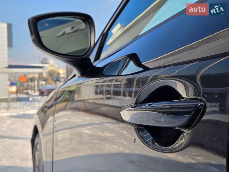 Седан Mazda 3 2019 в Киеве