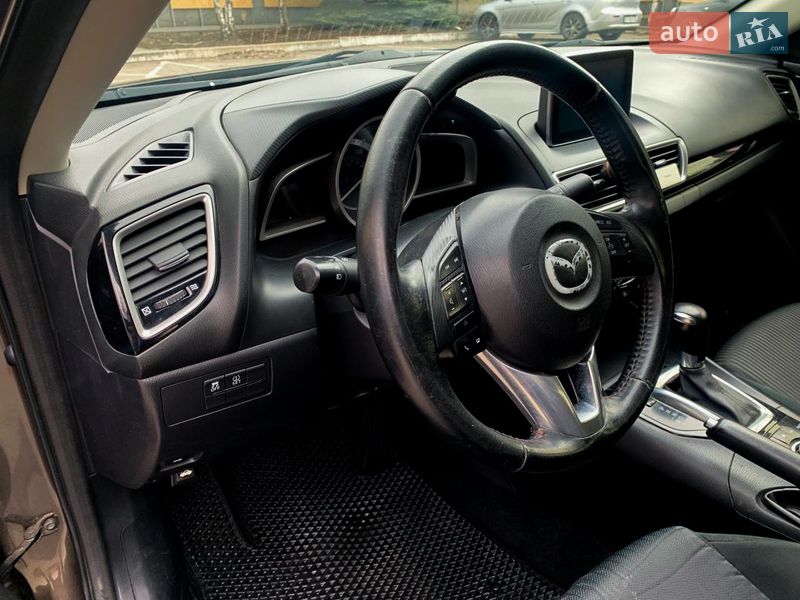 Седан Mazda 3 2015 в Запоріжжі