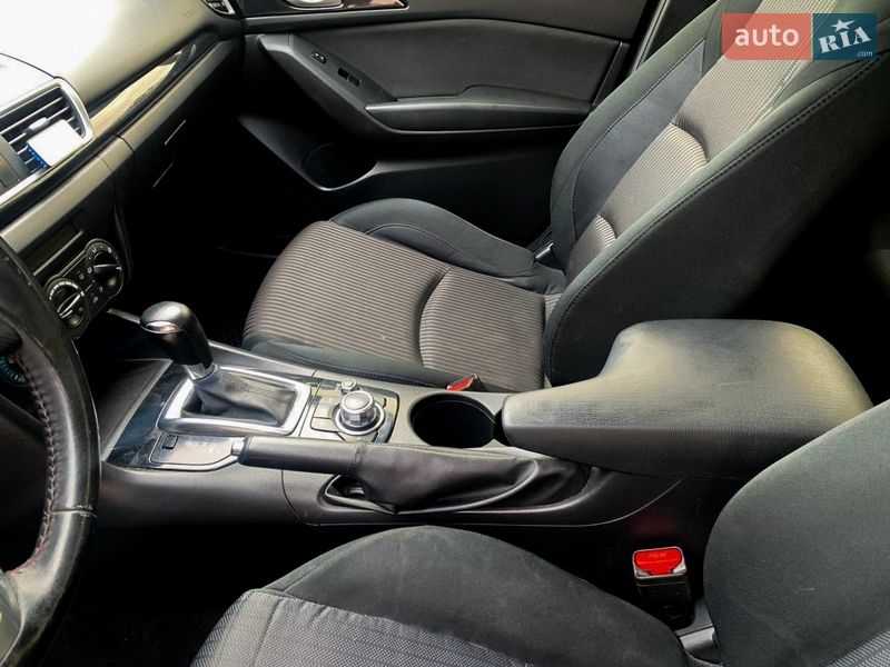 Седан Mazda 3 2015 в Запоріжжі