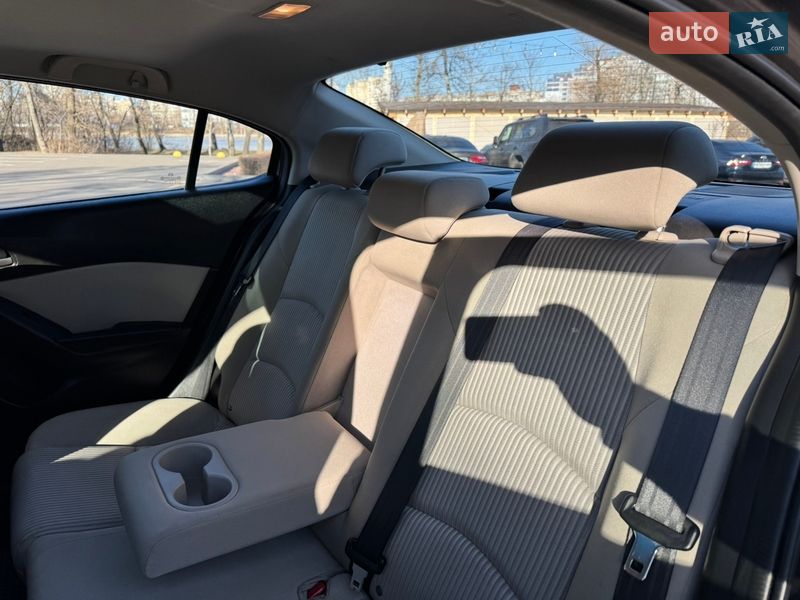 Седан Mazda 3 2016 в Києві